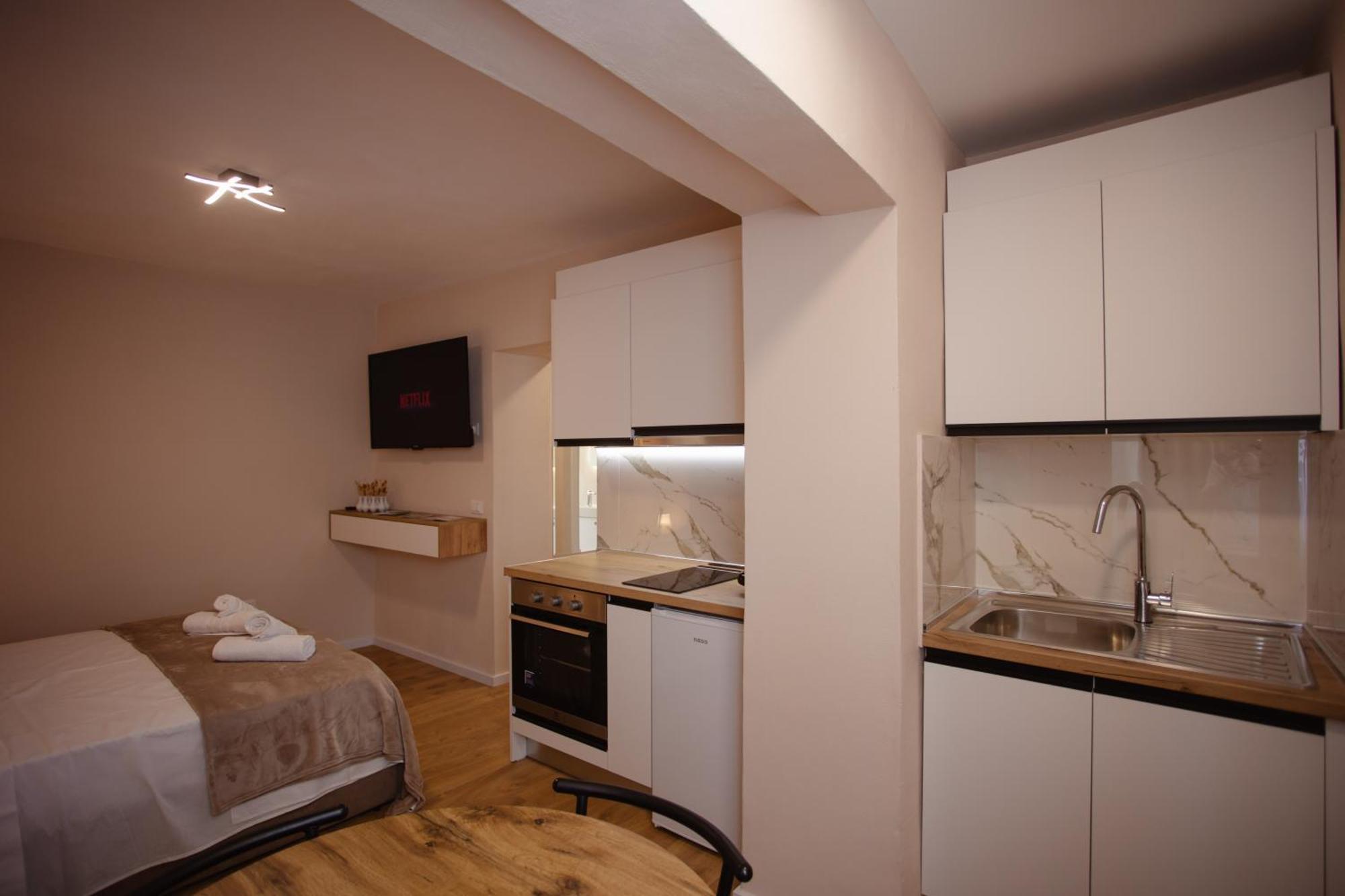 City Center Studio Apartments Shkodër Buitenkant foto