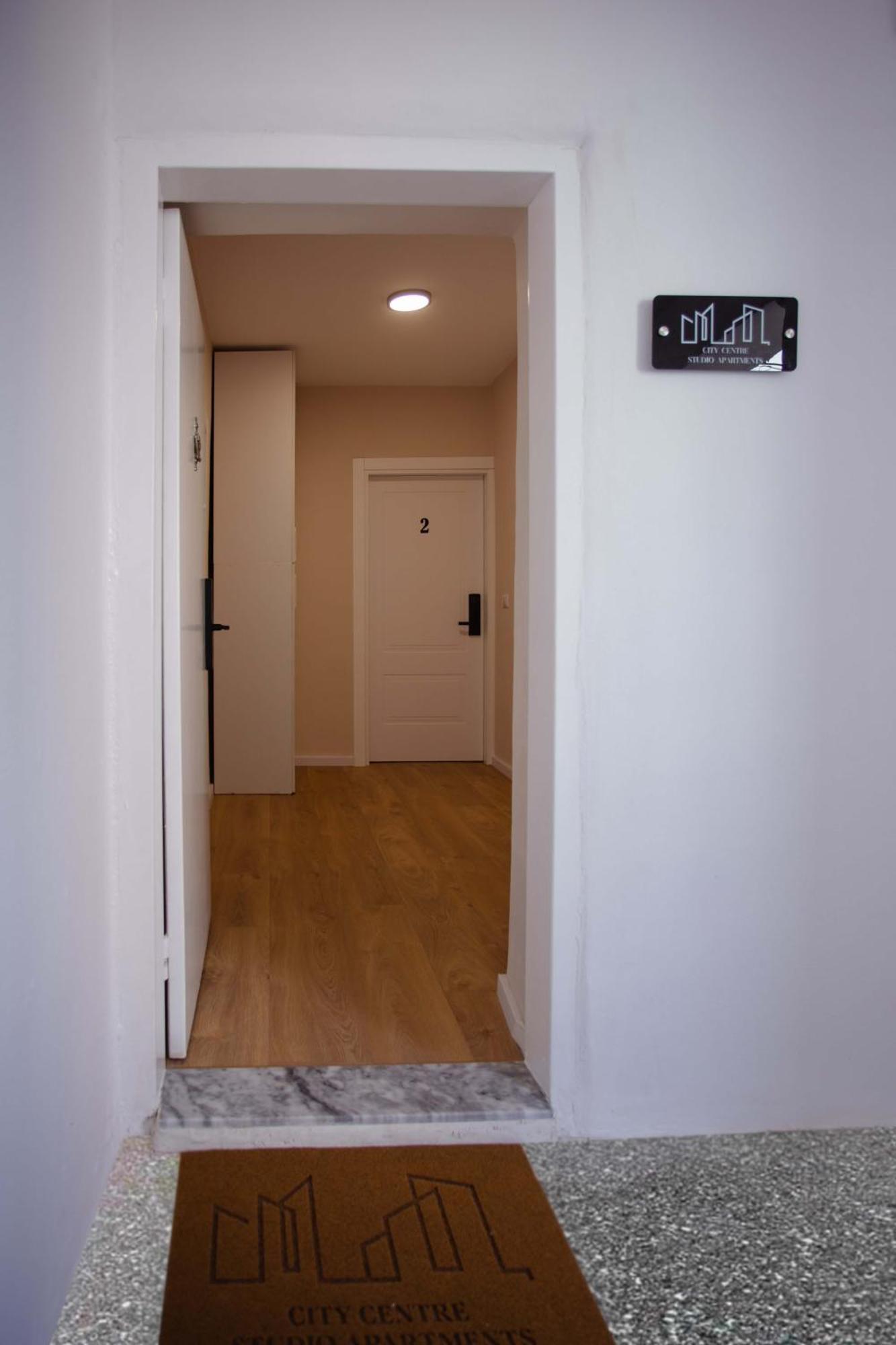 City Center Studio Apartments Shkodër Buitenkant foto